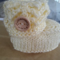2 pairs baby booties hand knitted  1 lemon 1 white  0-3 Months
